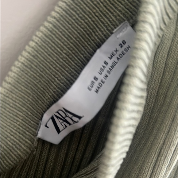 Zara Green Asymmetrical Ribbed Crop Tank Top - Picture 2 of 4